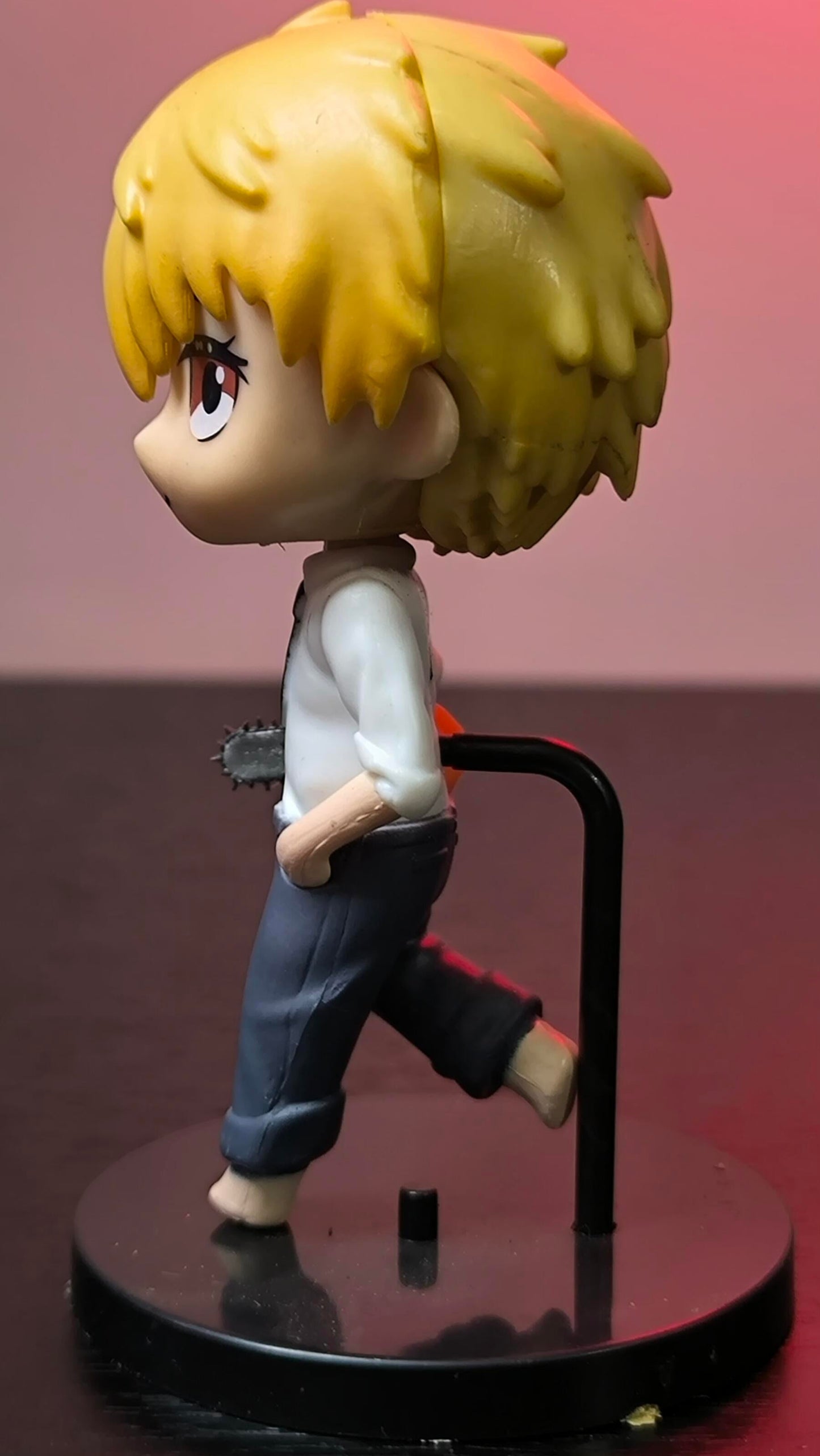 Figura Chainsawman Chibi Denji con Pochita