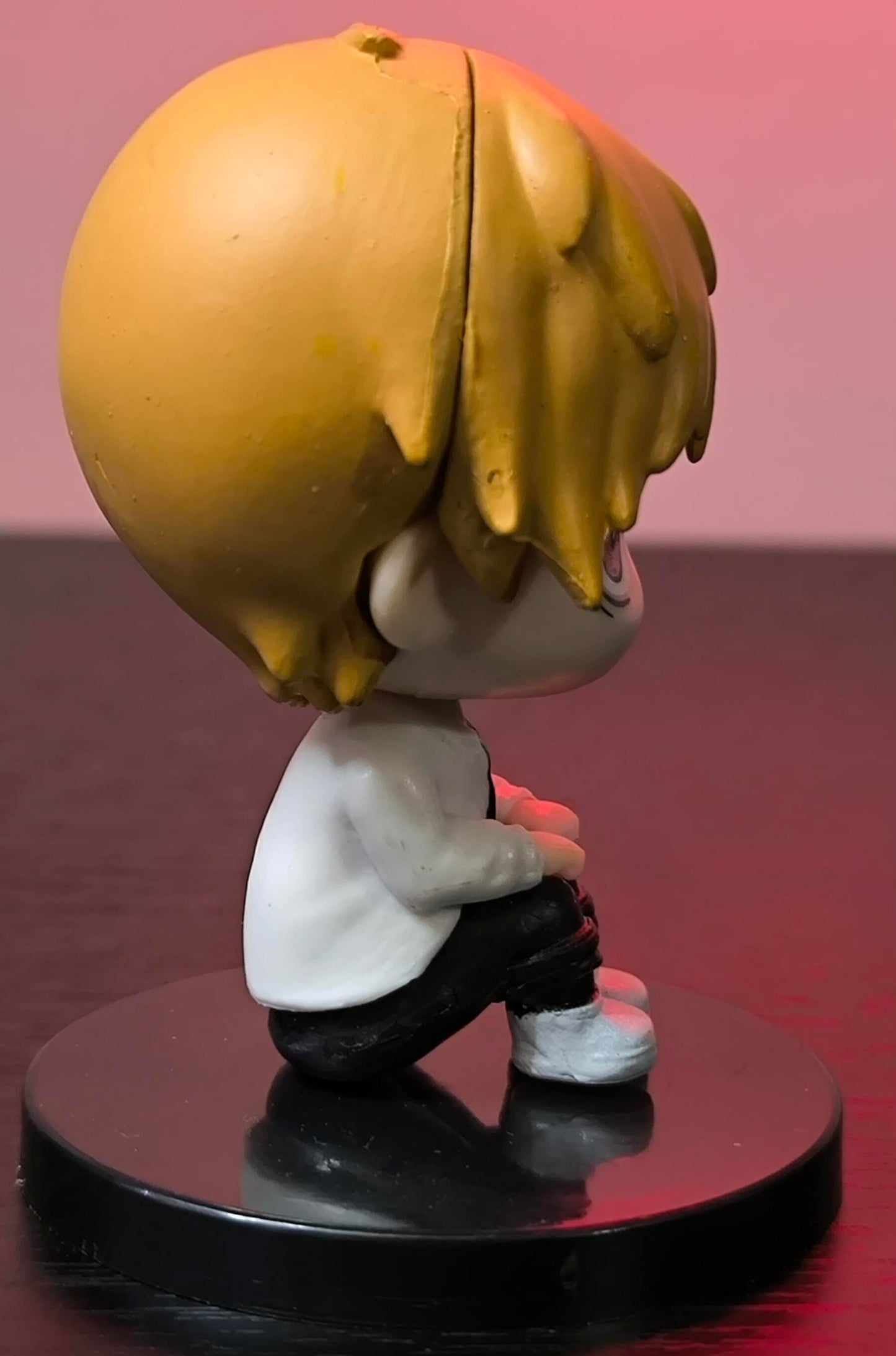 Figura Chainsawman Chibi Denji Sentado