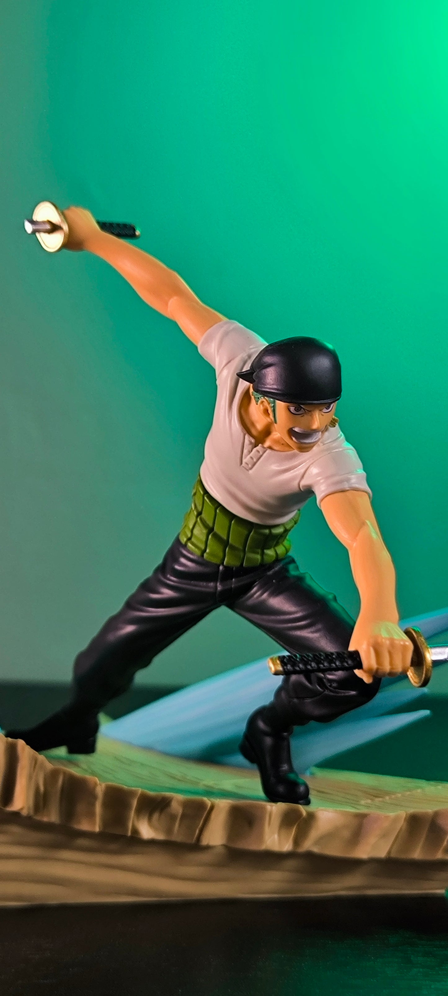 Figura One Piece Senkou Zekkei RORONOA ZORO VS DRACULE.MIHAWK -Arco del Baratie