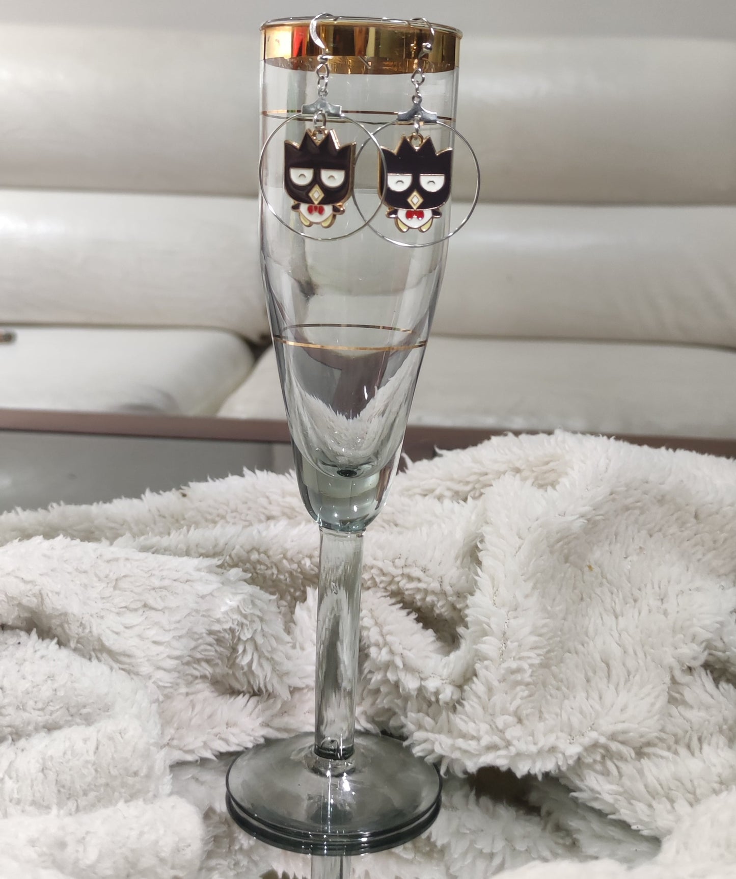 Aretes tipo argolla de Badtz-Maru